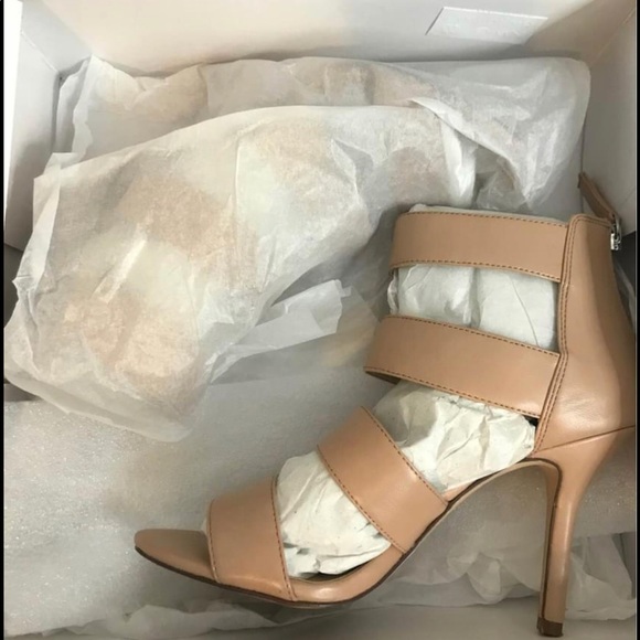 Heels - Picture 2 of 3